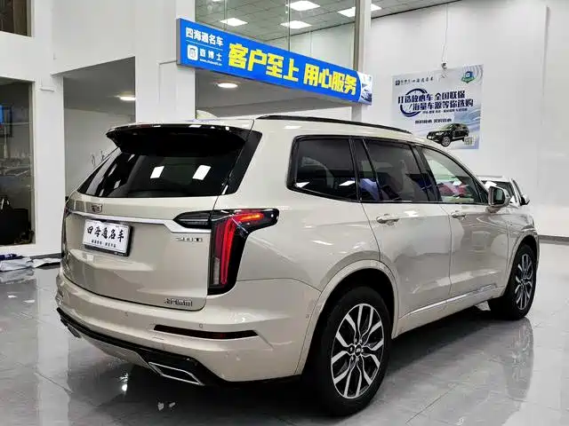 Фото 10 - Cadillac XT6