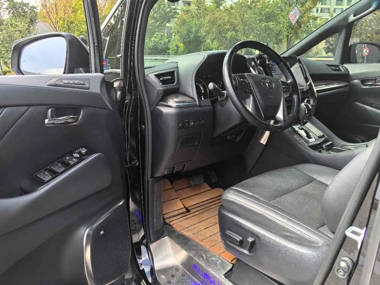Toyota Alphard 2021 Hybrid 2.5L Premium фото 4