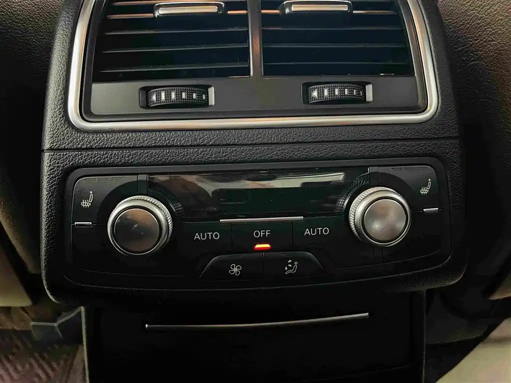 Фото 13 - Audi A6L