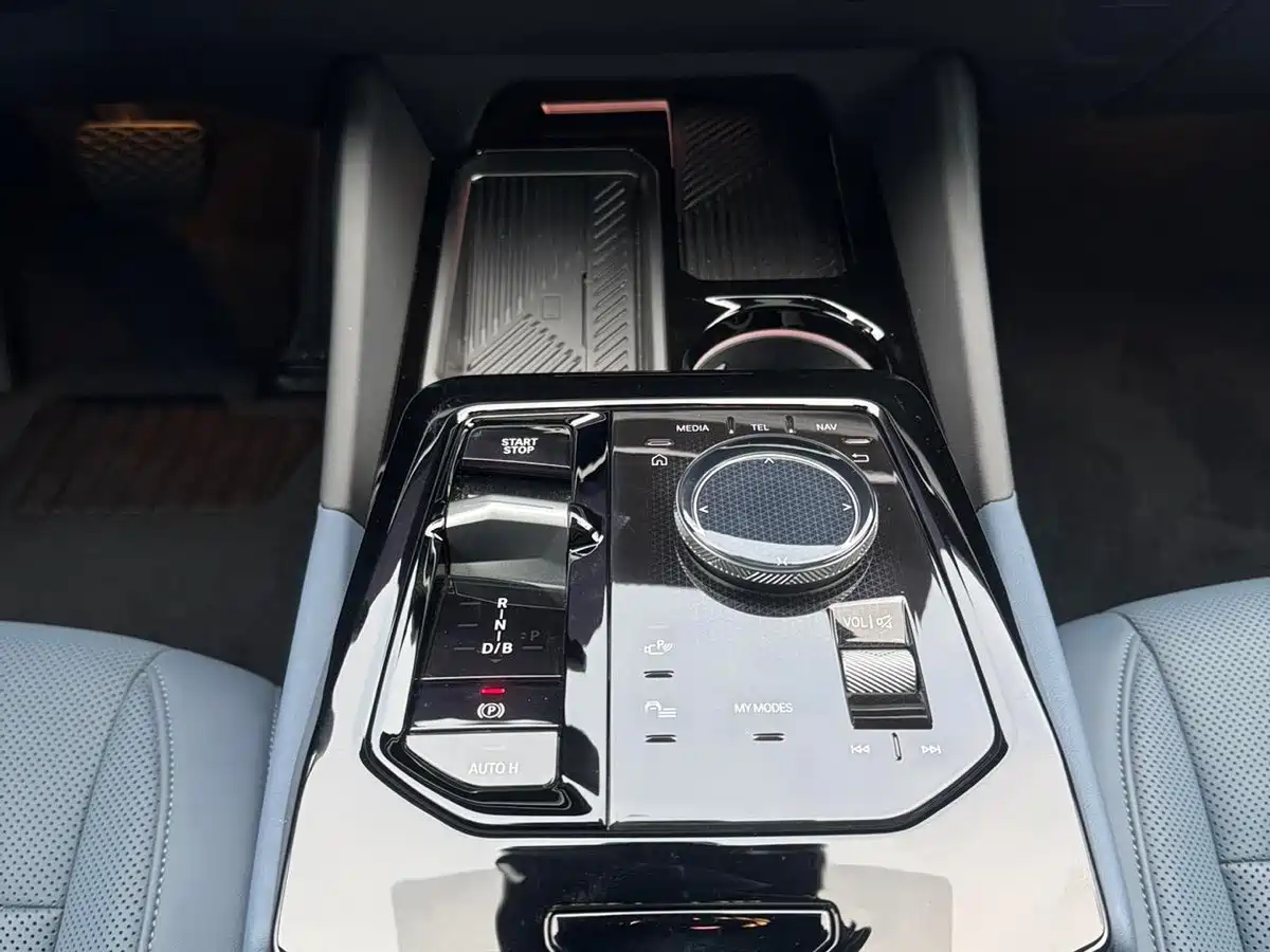 Фото 9 - BMW i5