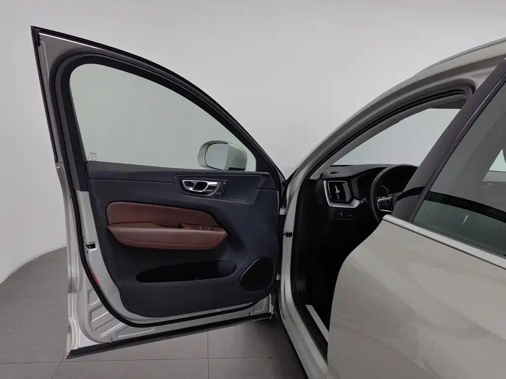 Photo 8 - Volvo XC60