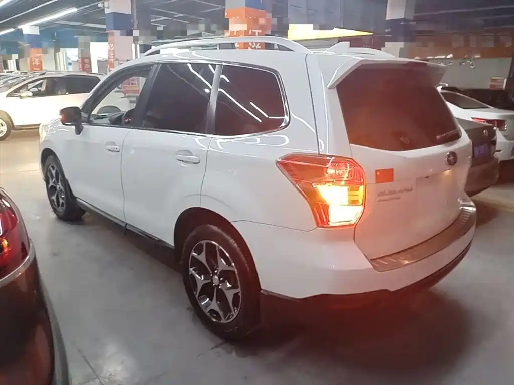 Subaru Forester 2015 2.0i Special Commemorative Edition фото 5
