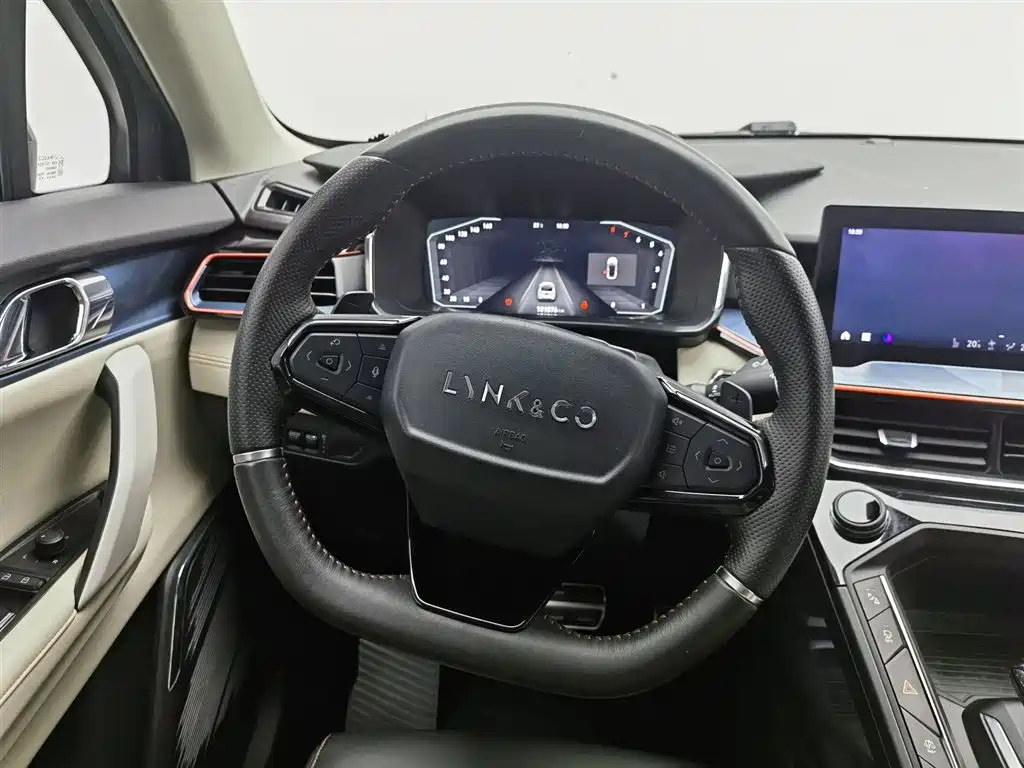 Lynk & Co 06 2020 1.5T Halo фото 11