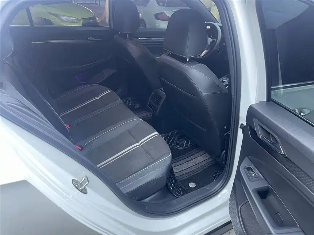 Volkswagen Golf 2021 280TSI DSG R-Line фото 31