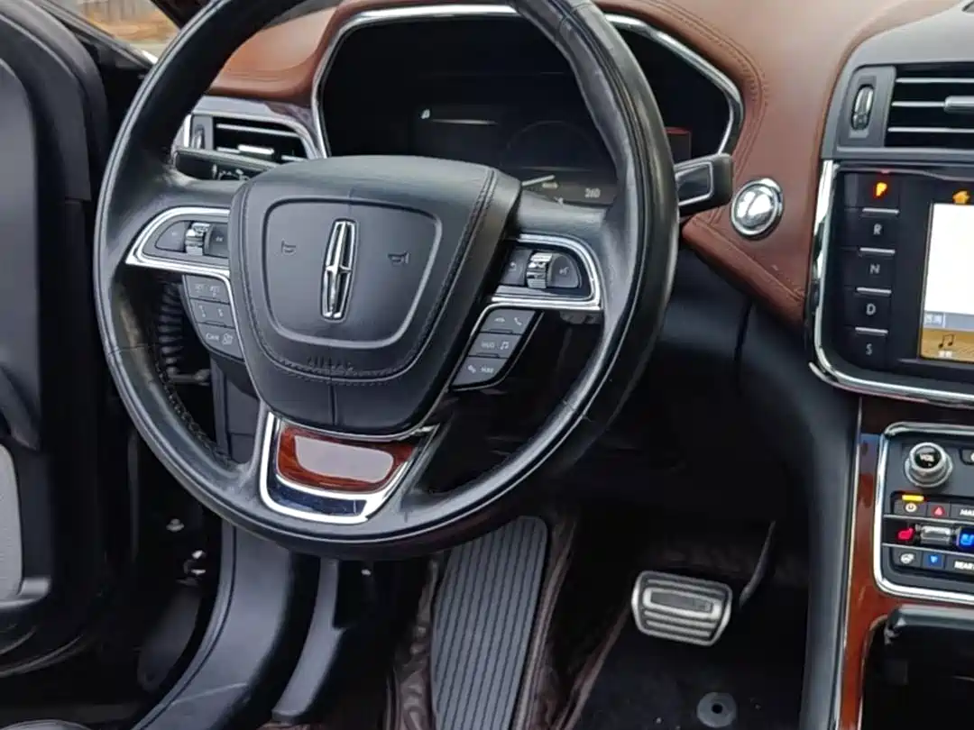 Фото 7 - Lincoln Continental