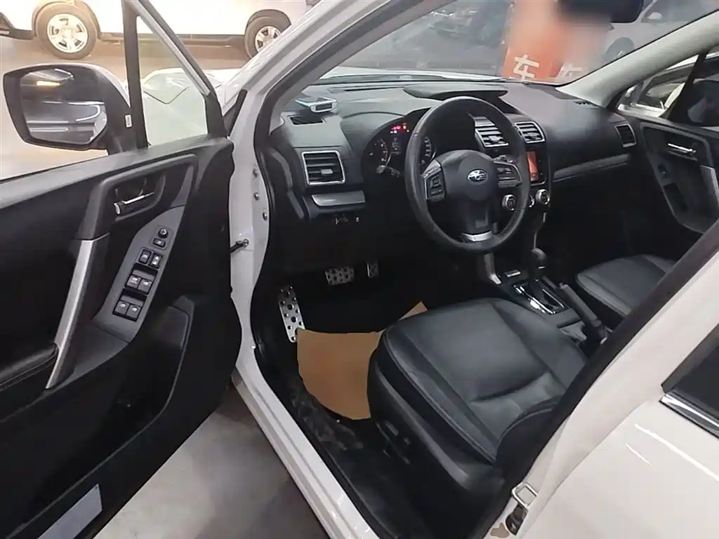 Subaru Forester 2015 2.0i Special Commemorative Edition фото 16