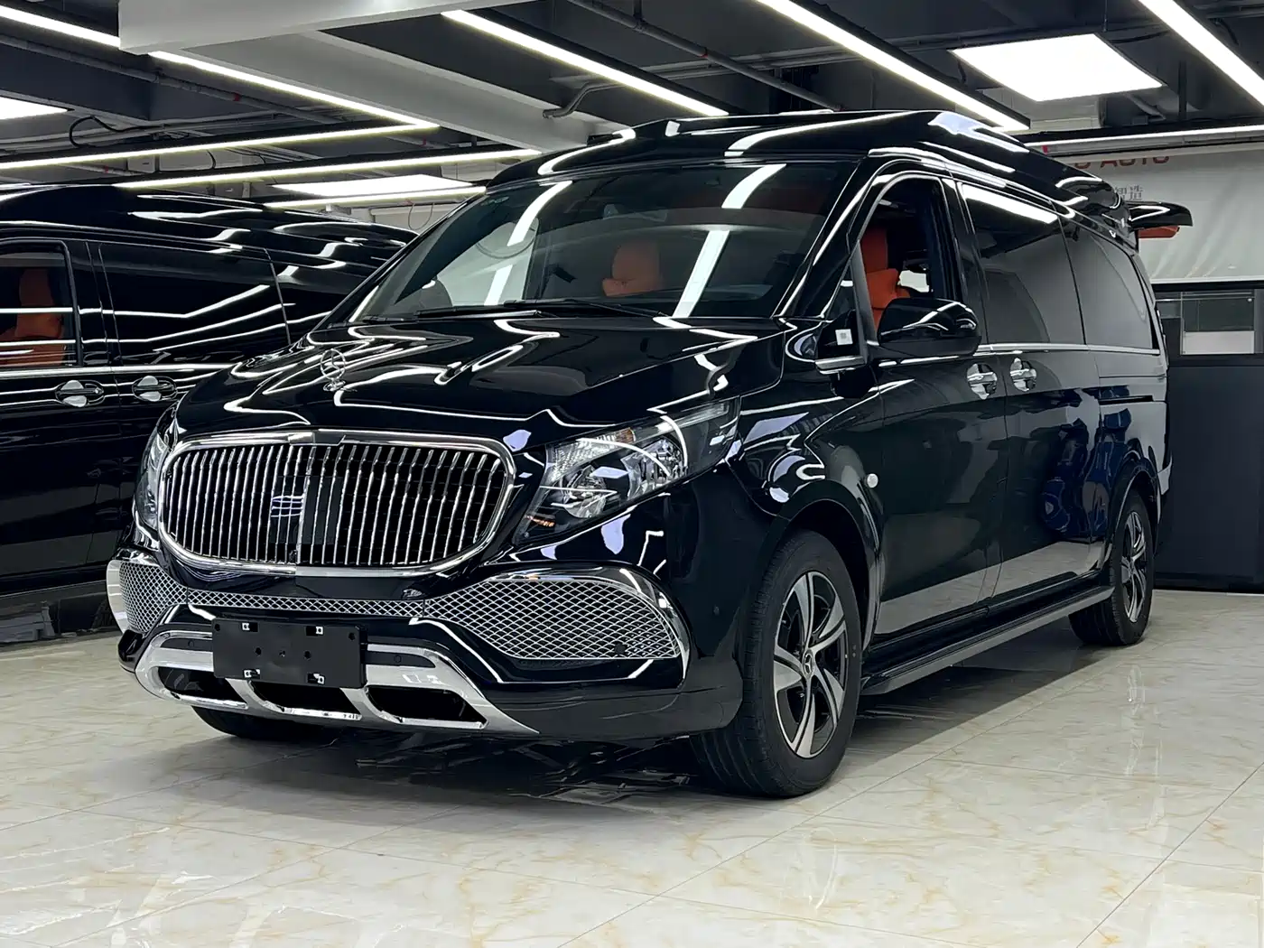 Mercedes-Benz V-Class 2024 V 300 L Long Wheelbase Premium фото 3