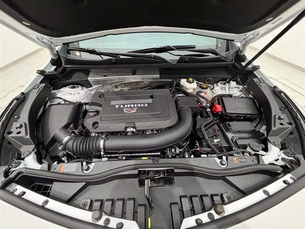 CADILLAC XT4