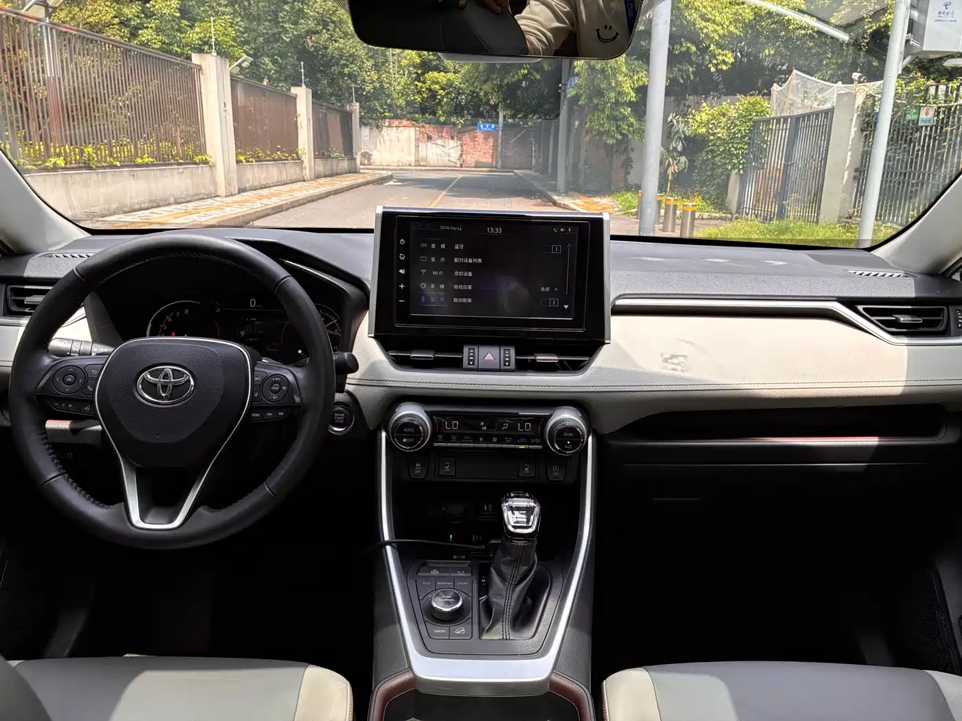 Toyota RAV4 Rongfang 2020 2.0L CVT 4WD Premium Edition фото 10