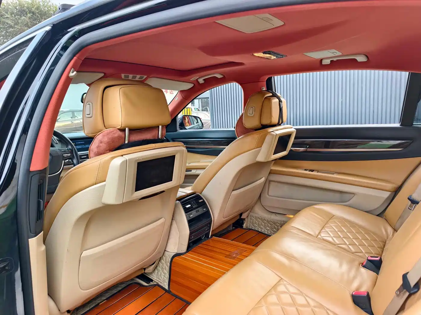 BMW 7 Series 2009 730Li Leading фото 12