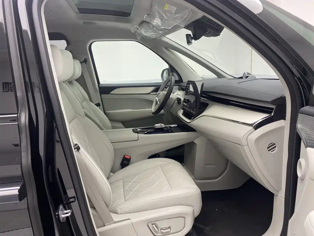 Volvo EM90 2026 2025 Ultra Six-Seater