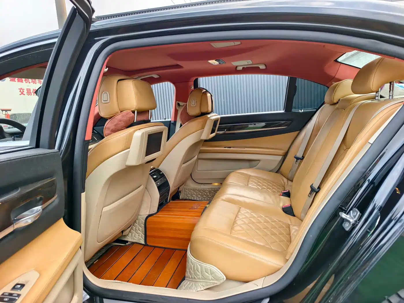 BMW 7 Series 2009 730Li Leading фото 5