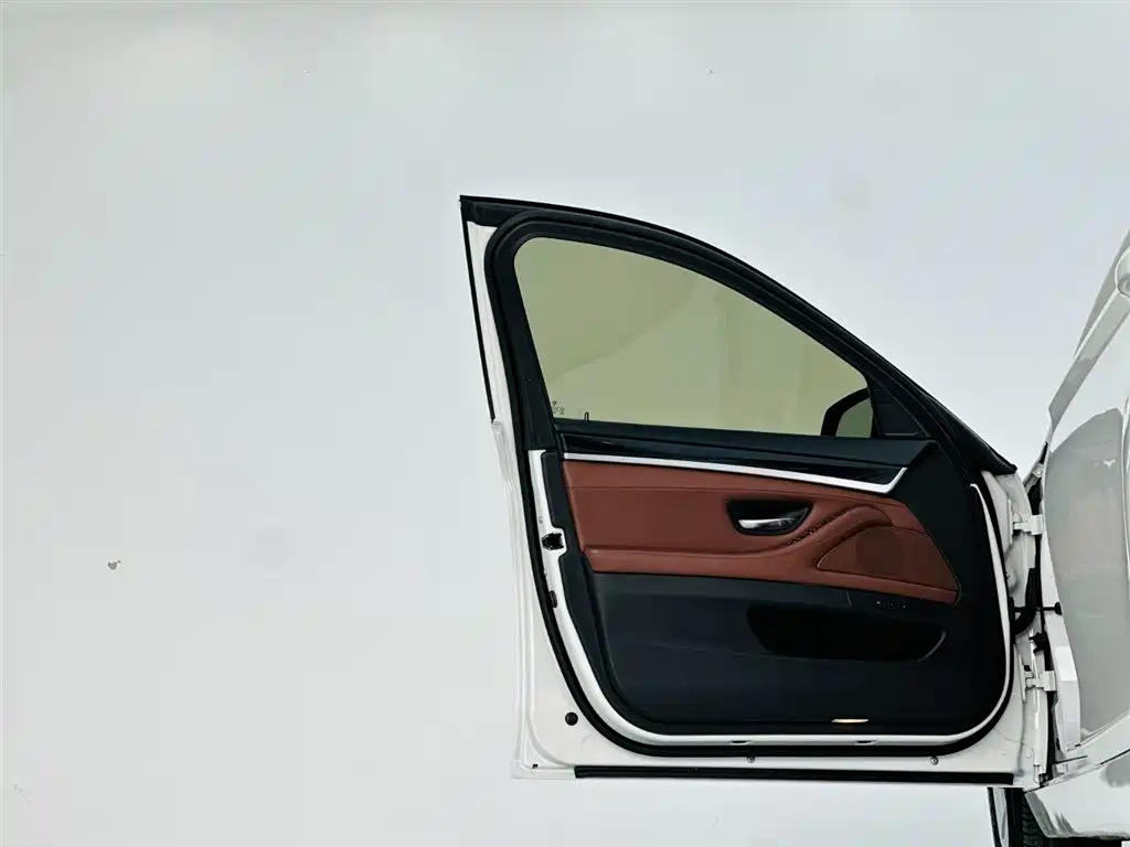 BMW 5 Series 2014 520Li Elegance фото 12