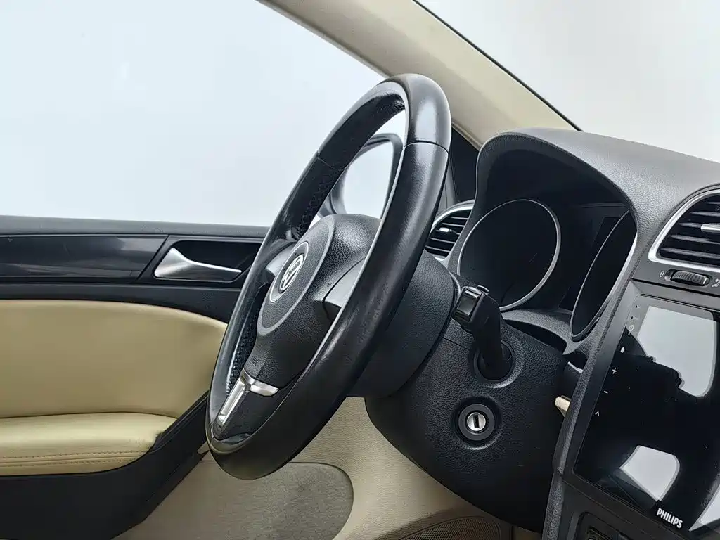 Фото 22 - Volkswagen Golf
