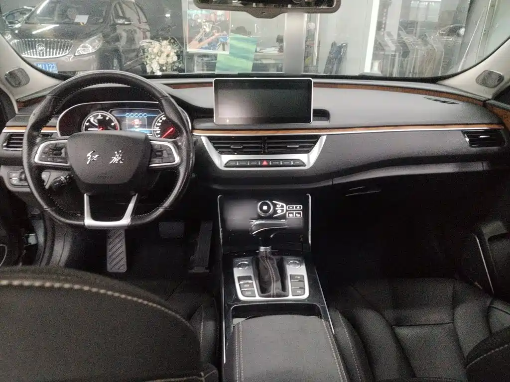 Hongqi H5 2018 2018 30TD Smart Connected Royal Edition