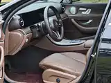 Photo 18 - Mercedes-Benz E-Class