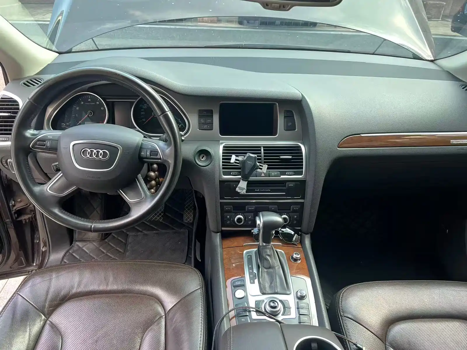 Фото 12 - Audi Q7