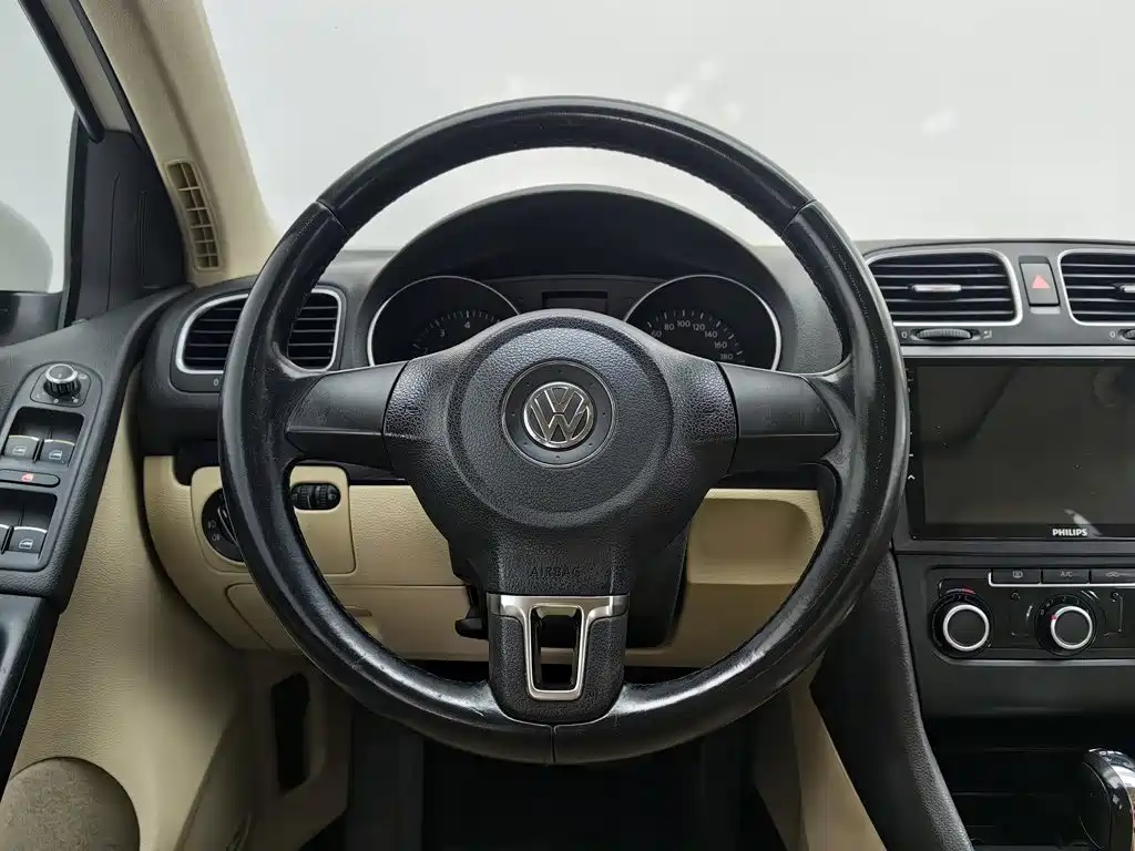 Фото 11 - Volkswagen Golf