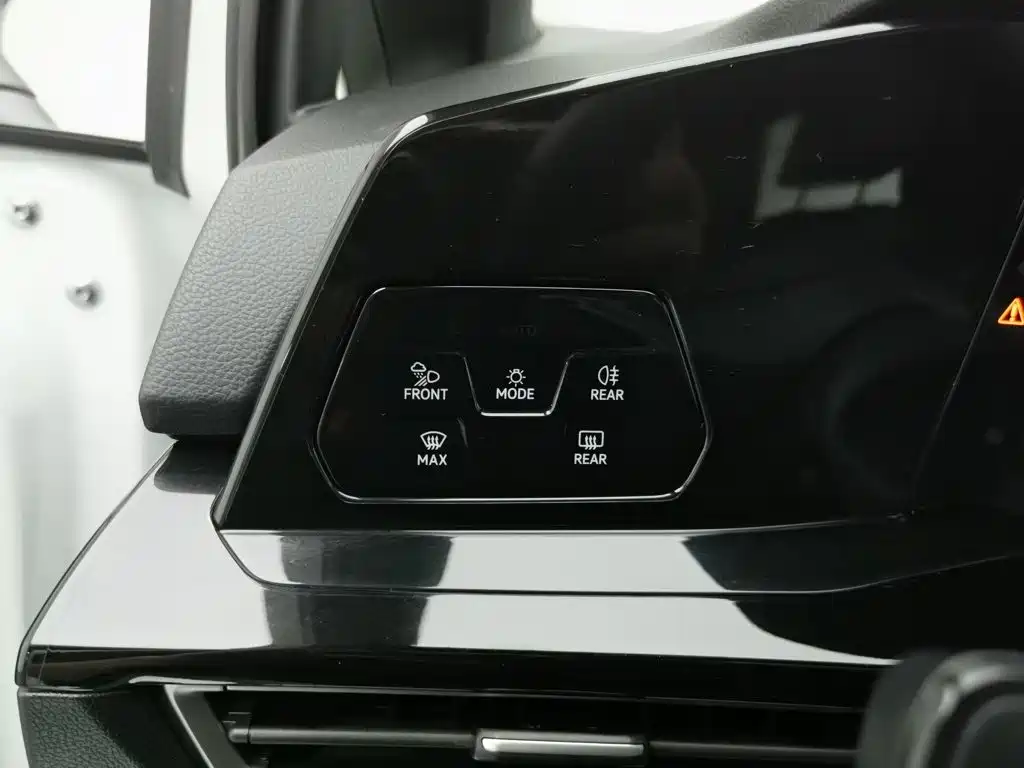 Photo 21 - Volkswagen Golf
