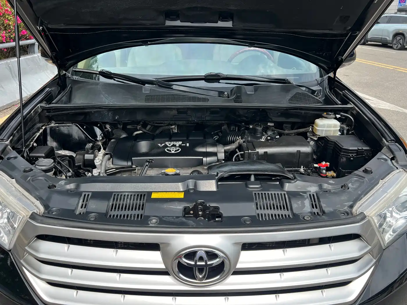 Toyota Highlander 2012 2.7L 2WD 7-Seater Luxury Edition фото 16
