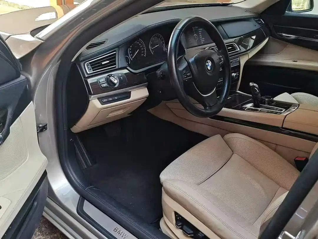 BMW 7 Series 2009 750Li Luxury фото 5