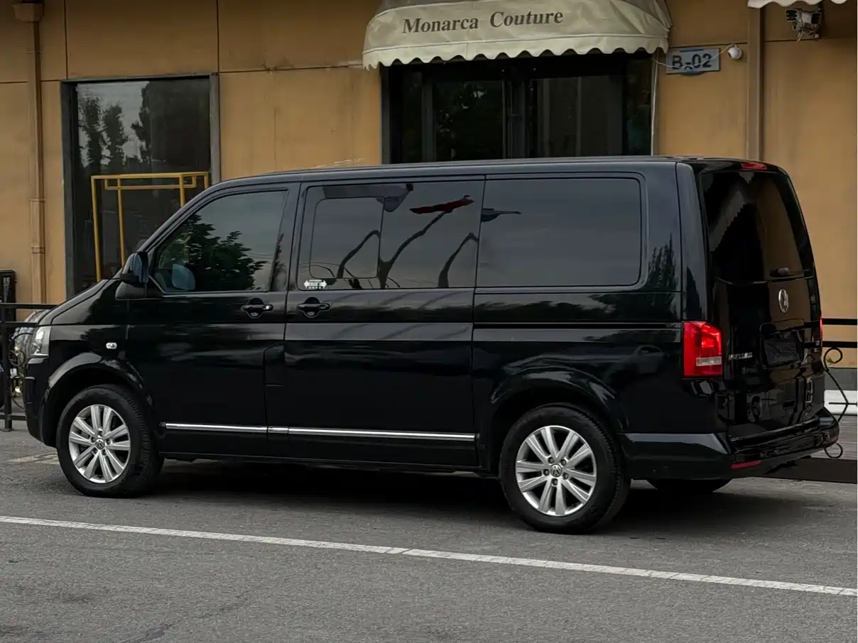 Volkswagen Multivan 2012 2.0TSI 2WD Luxury Edition фото 3