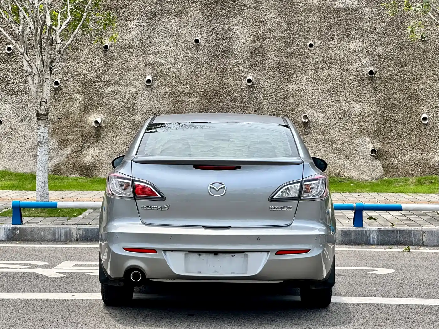 Mazda Mazda3 Axela 2013 2011 Sedan 2.0L Automatic Luxury