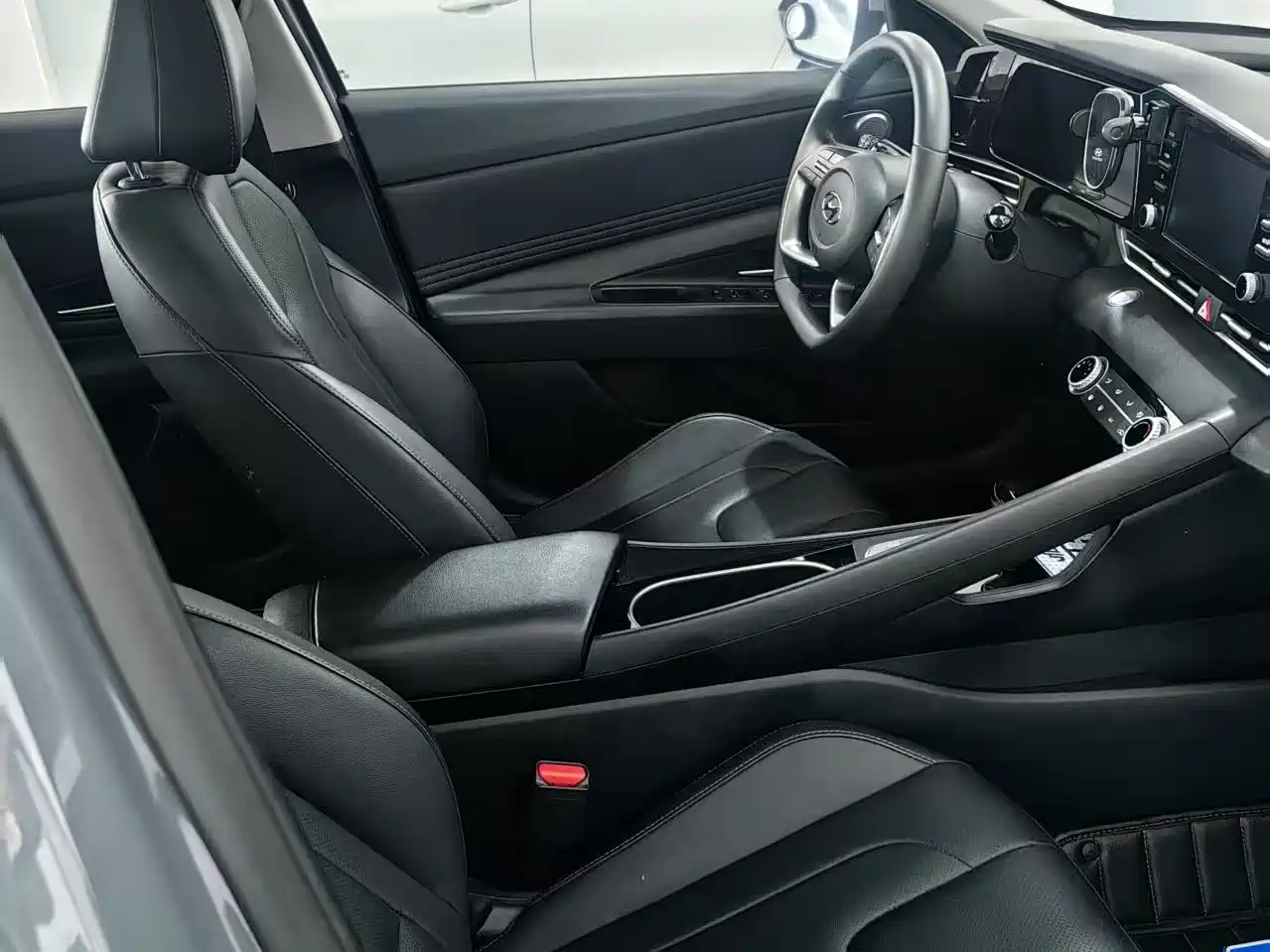 Hyundai Elantra 2021 1.5L CVT GLX Elite Edition фото 16