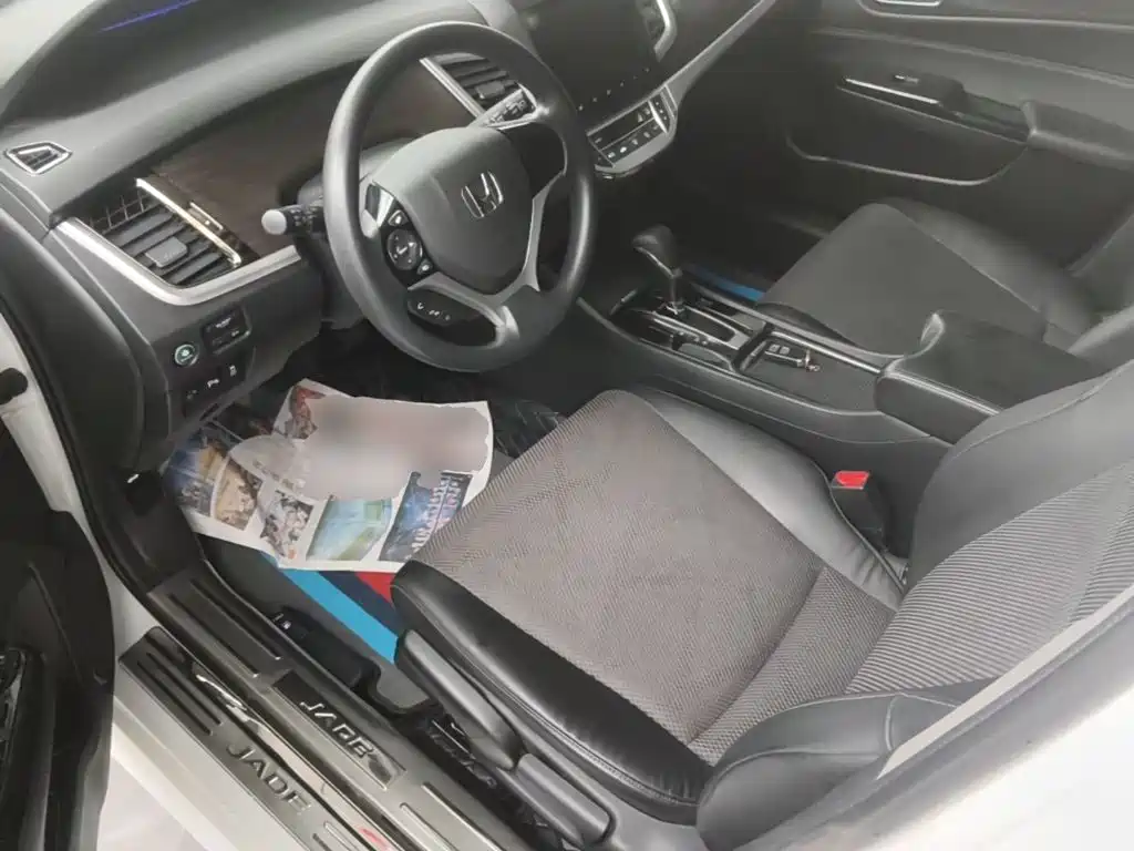Honda Jade 2016 2016 1.8L Automatic Comfort Elite Version 5-seater
