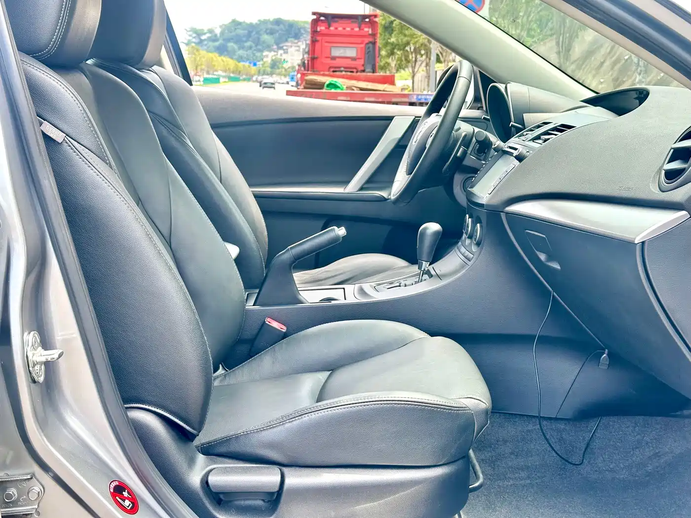 Mazda Mazda3 Axela 2013 2011 Sedan 2.0L Automatic Luxury