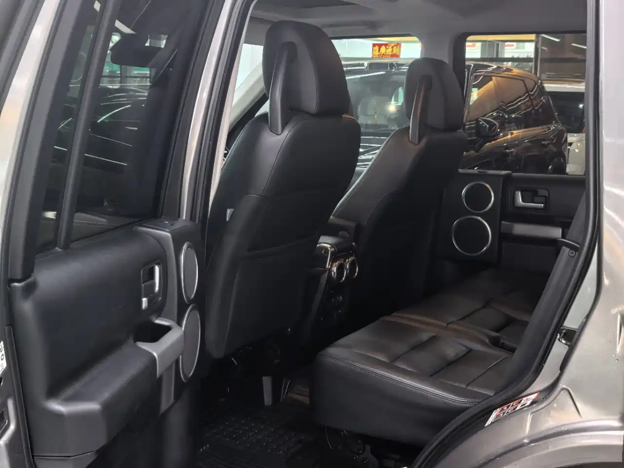 Photo 9 - Land Rover Discovery