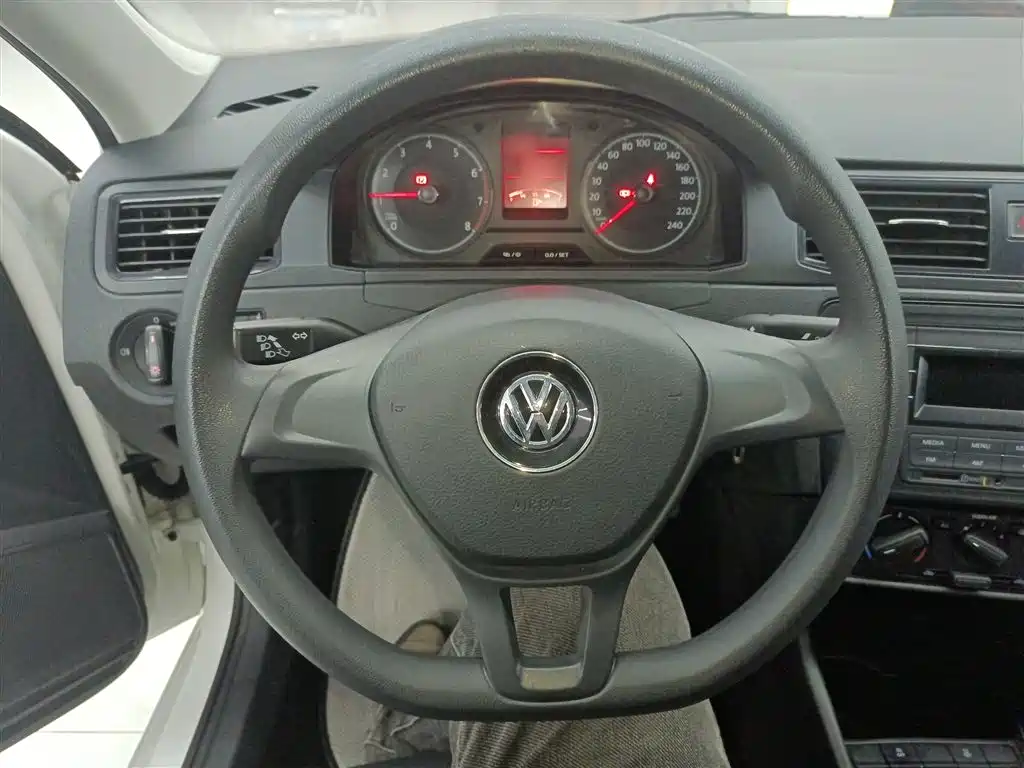 VOLKSWAGEN SANTANA