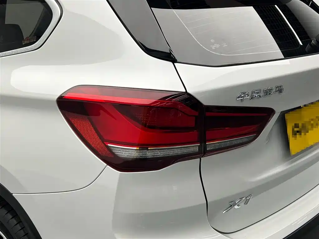 BMW X1 2021 sDrive25Li Leading фото 10