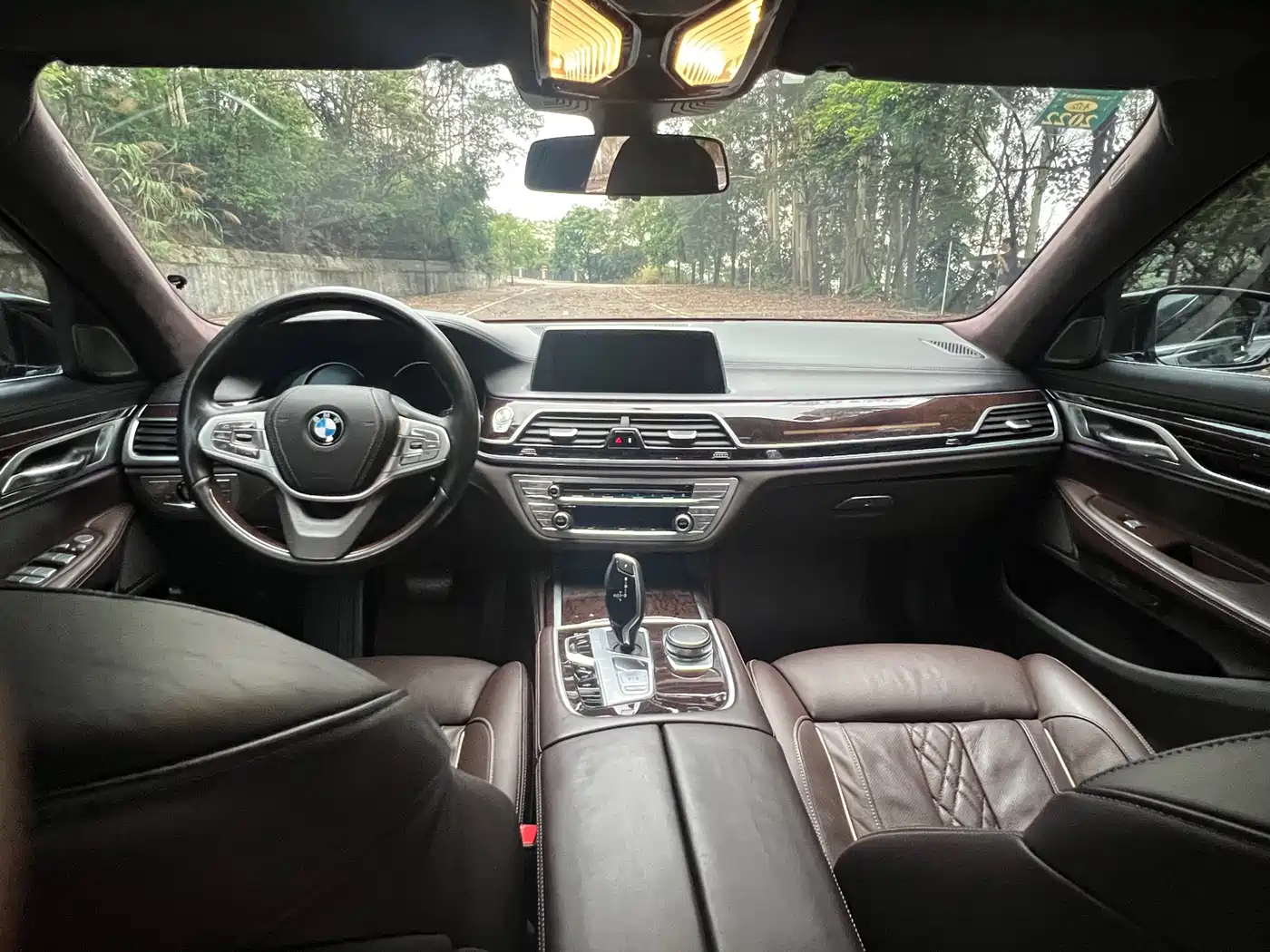 BMW 7 Series 2017 740Li xDrive Luxury Edition фото 16