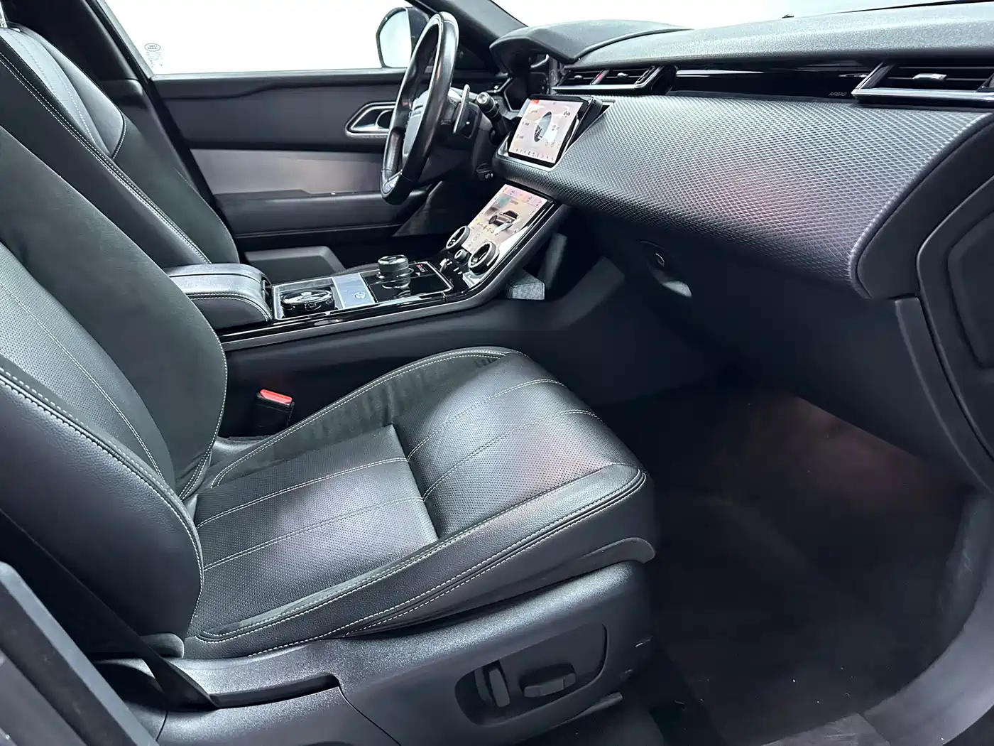 Land Rover Range Rover Velar 2019 380PS R-DYNAMIC SE фото 16
