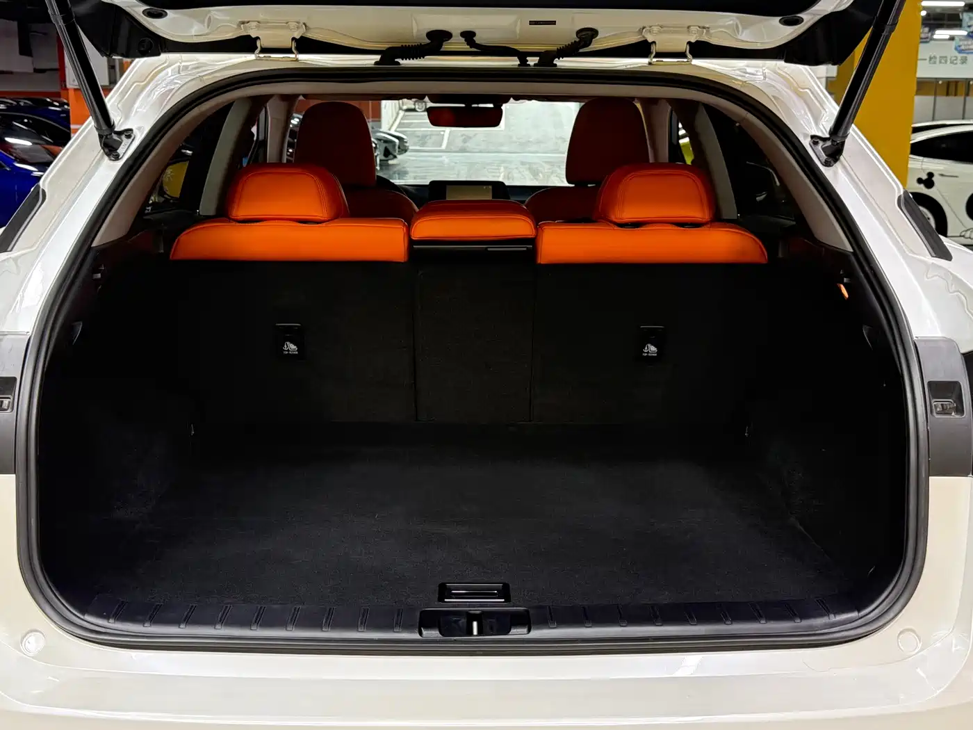Фото 27 - Lexus RX