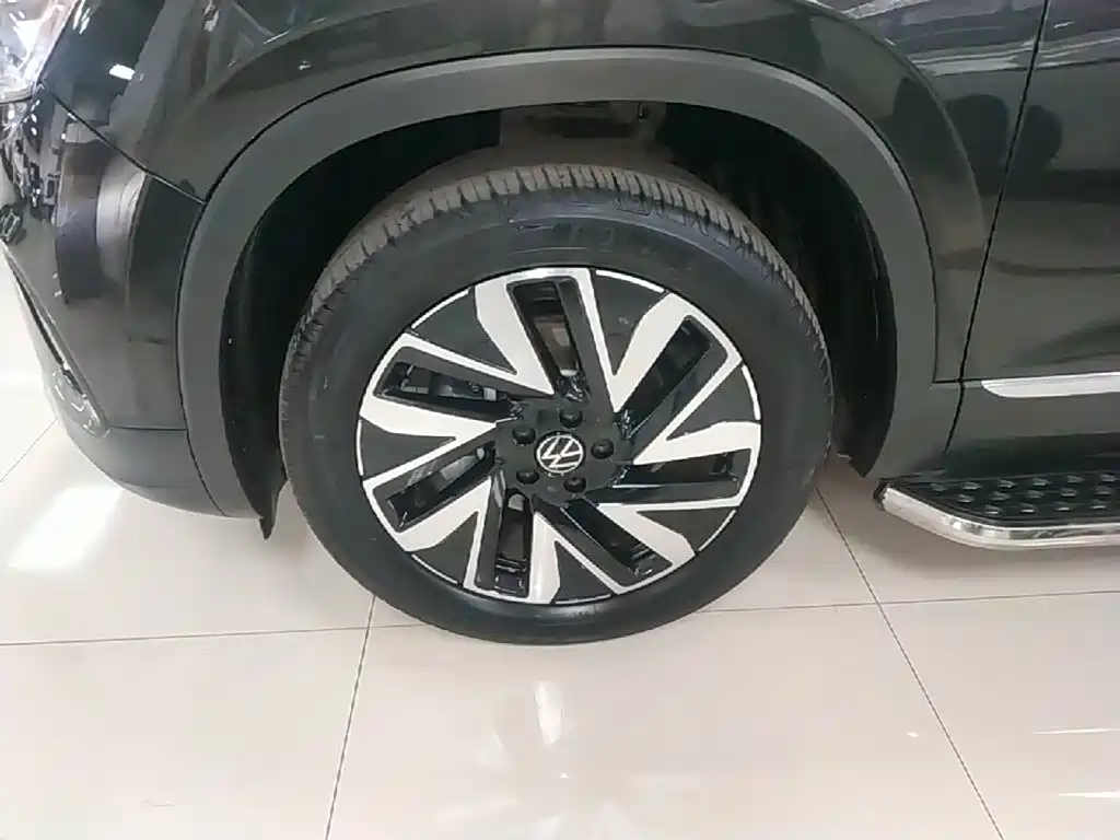 Volkswagen Tayron 2025 2024 330TSI 2WD Luxury Plus Advanced