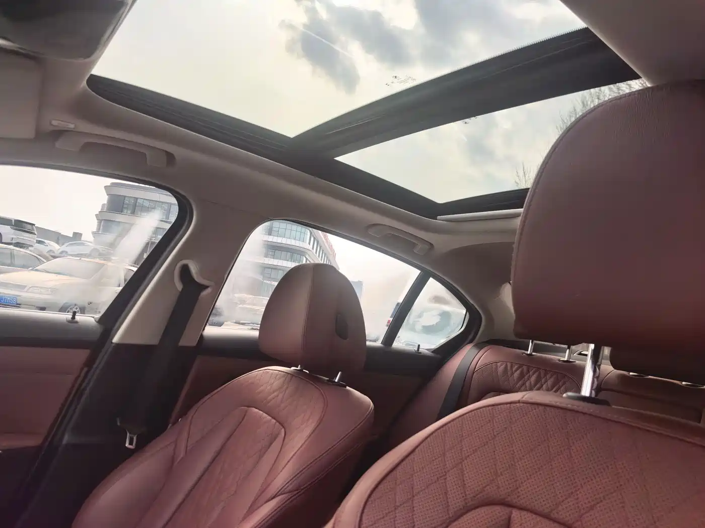 BMW 3 Series 2023 320Li M Sport Package фото 10