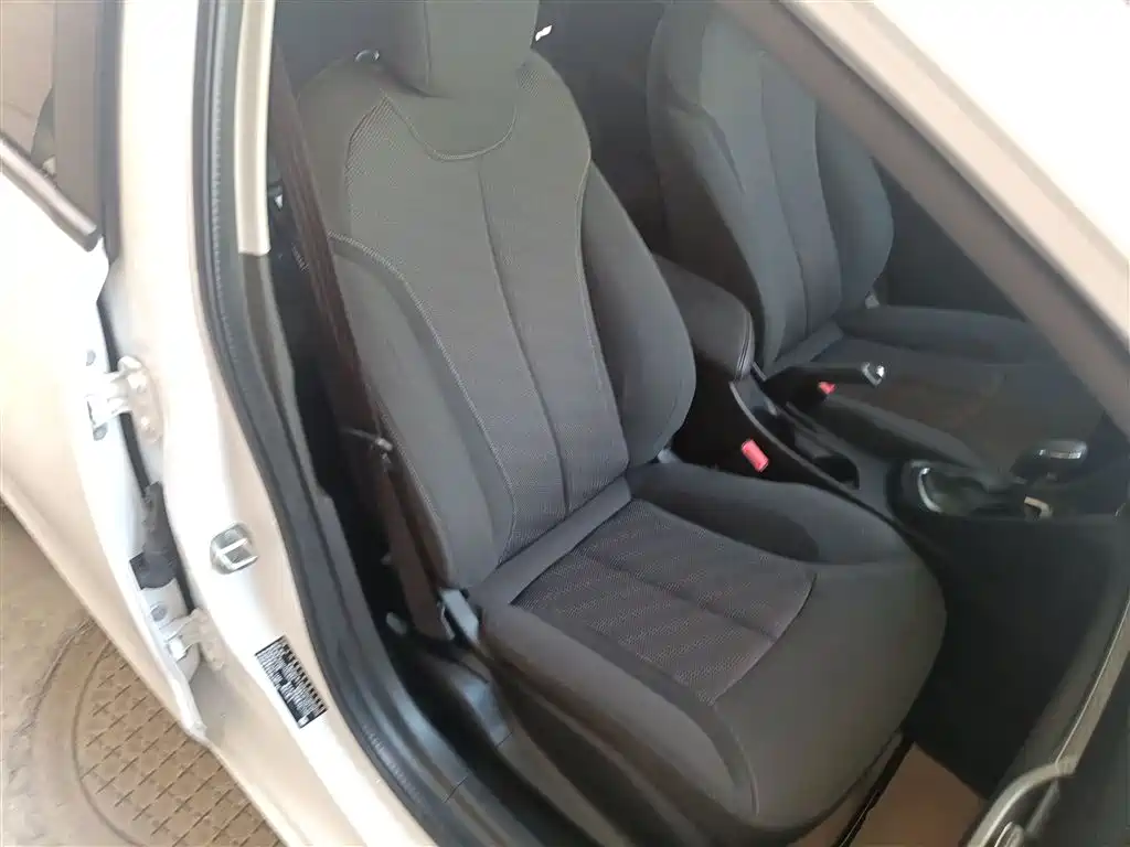 Buick Excelle 2021 Facelift Exemplar 1.5L Auto Progressive фото 25