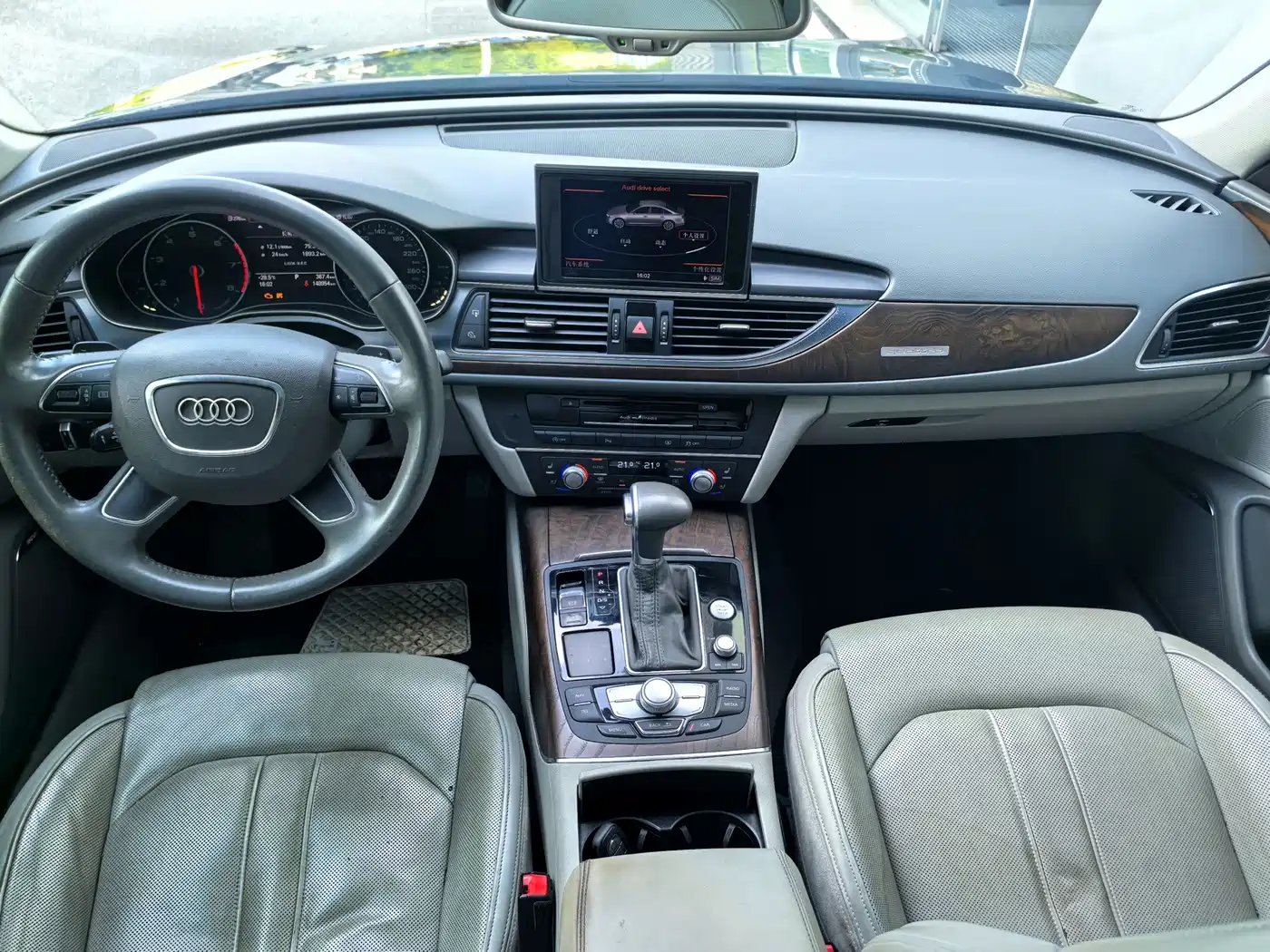 Фото 8 - Audi A6L