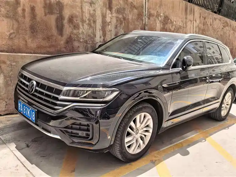 VOLKSWAGEN TOUAREG