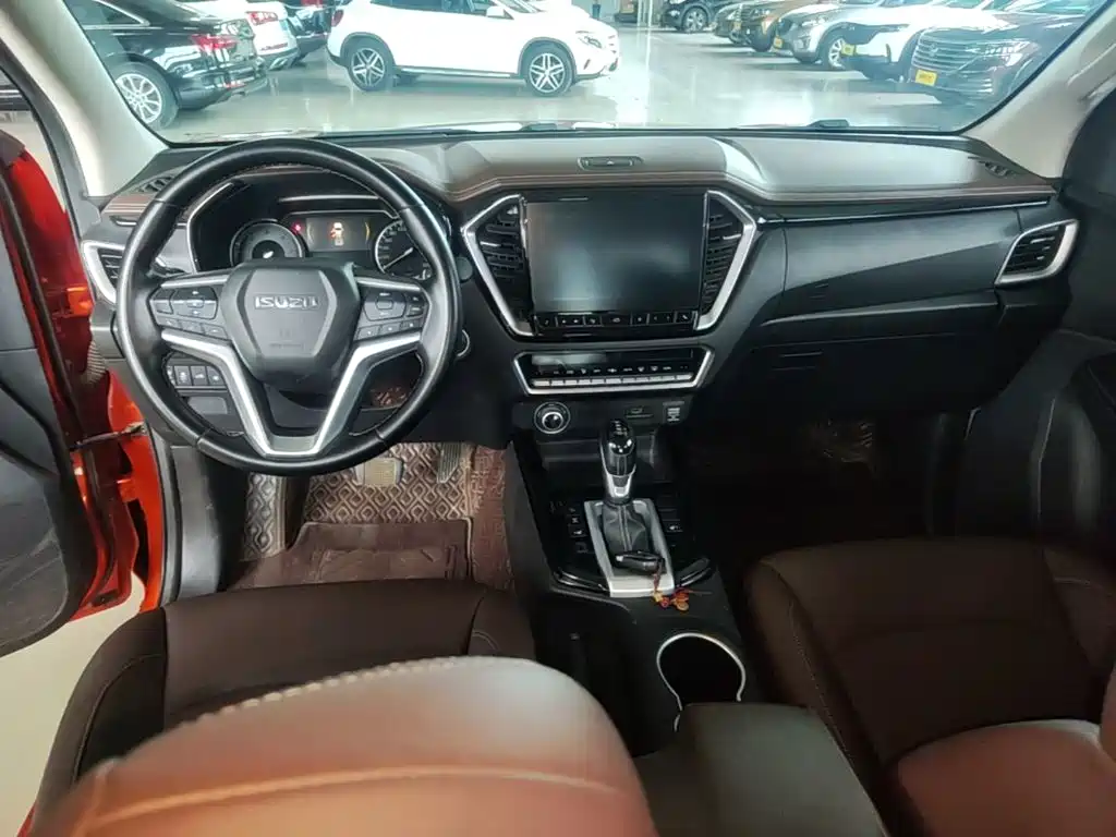 Фото 10 - Isuzu D-MAX