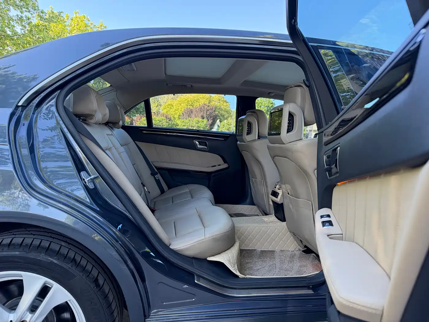 Mercedes-Benz E-Class 2010 E 300 L Fashion фото 11