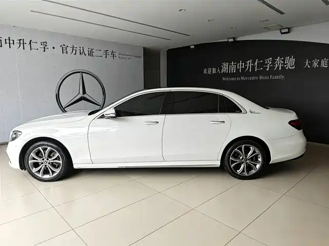 Mercedes-Benz E-Class 2022 E 300 L Sport Fashion — фото 3