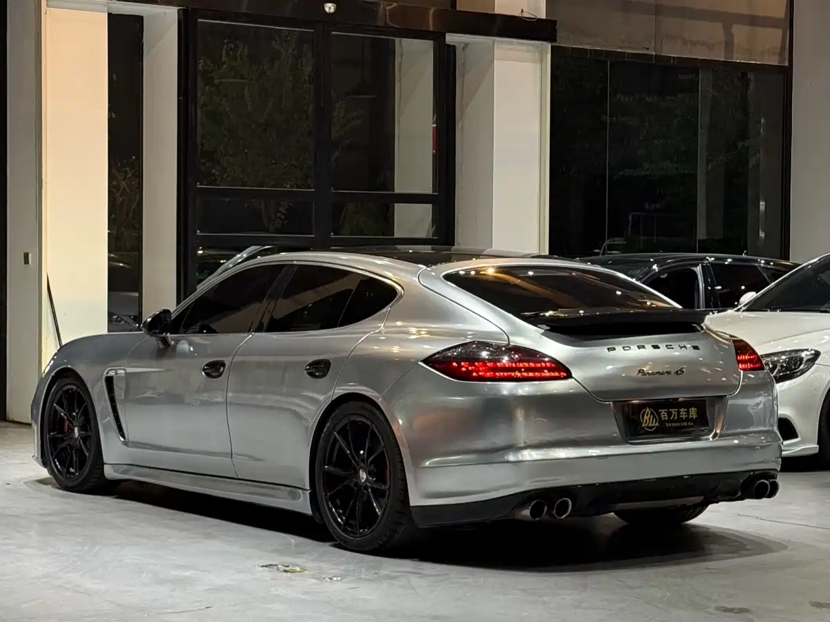 Porsche Panamera 2010 Panamera 4 3.6L фото 9