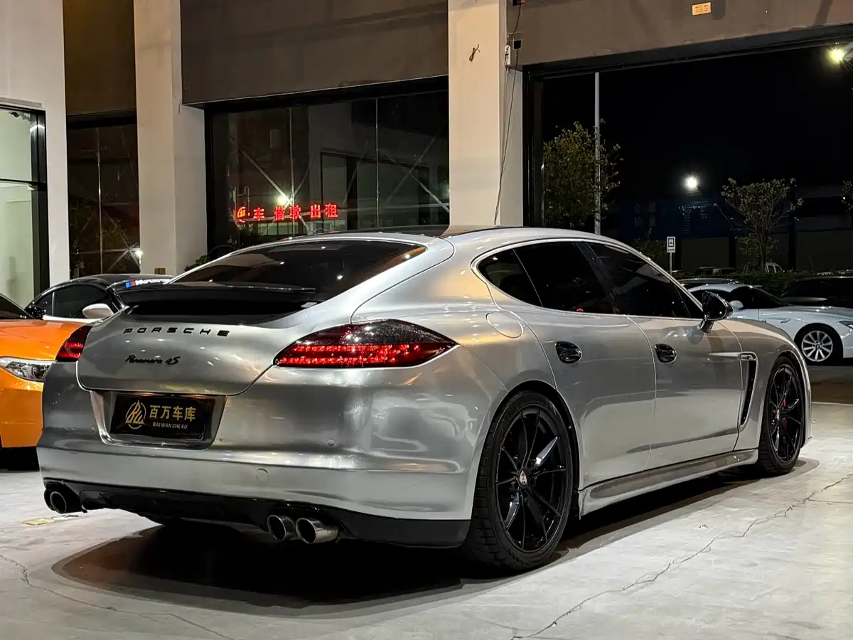 Porsche Panamera 2010 Panamera 4 3.6L фото 10