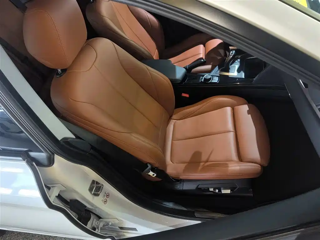 BMW 3 Series GT 2018 320i Fashion фото 25
