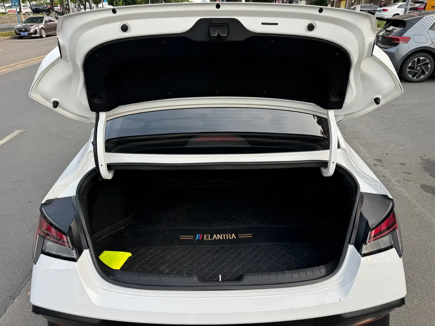 صورة 12 - Hyundai Elantra