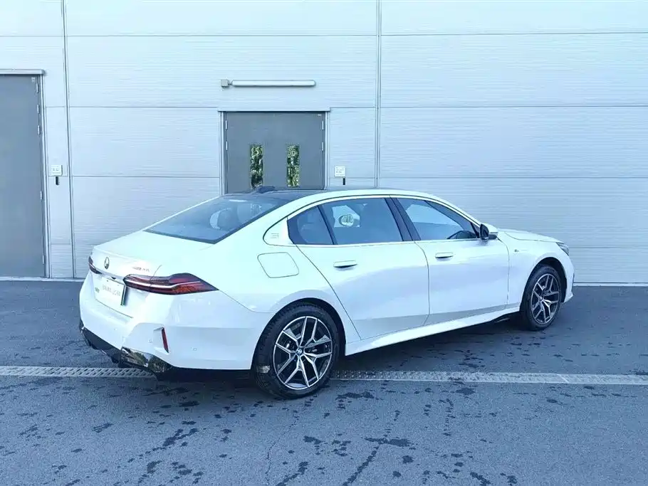 2026 BMW i5