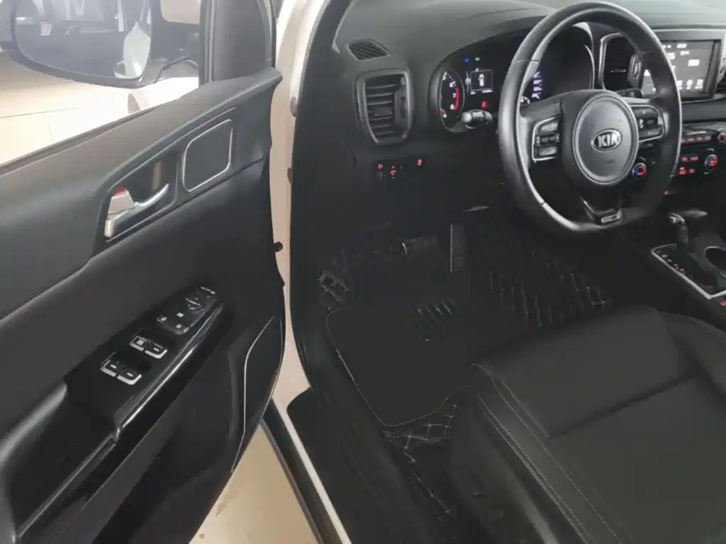 Kia KX5 2018 2017 1.6T Automatic 2WD 15th Anniversary Special DLX